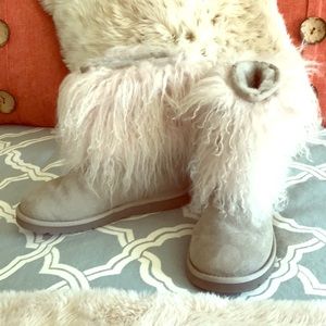 Rare UGG sheepskin cuff bootie in gray